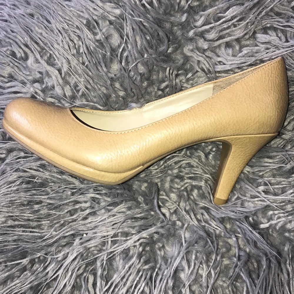 COMFTY LIKE NEW HEELS